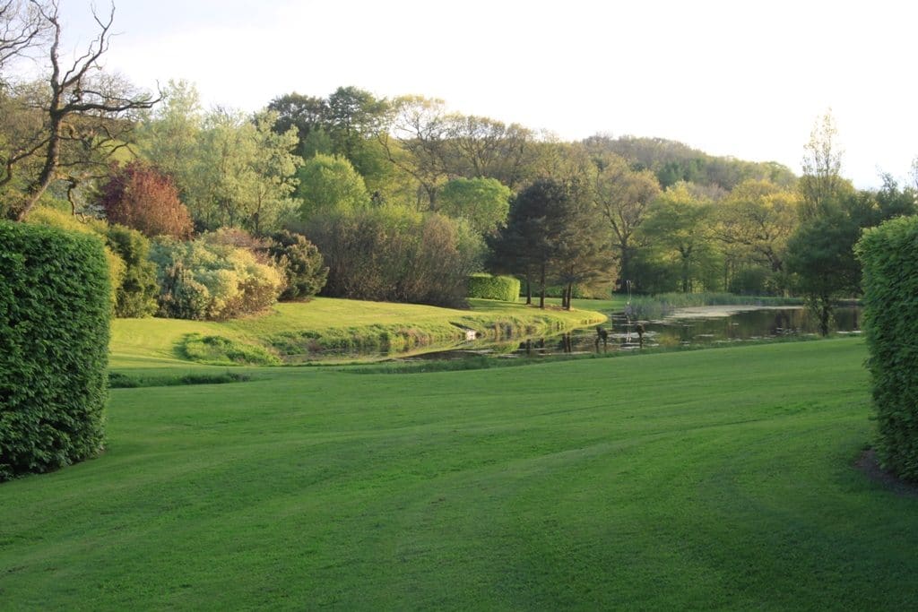 View from house over main lawns to lake Tableau with Notsegel) 5024