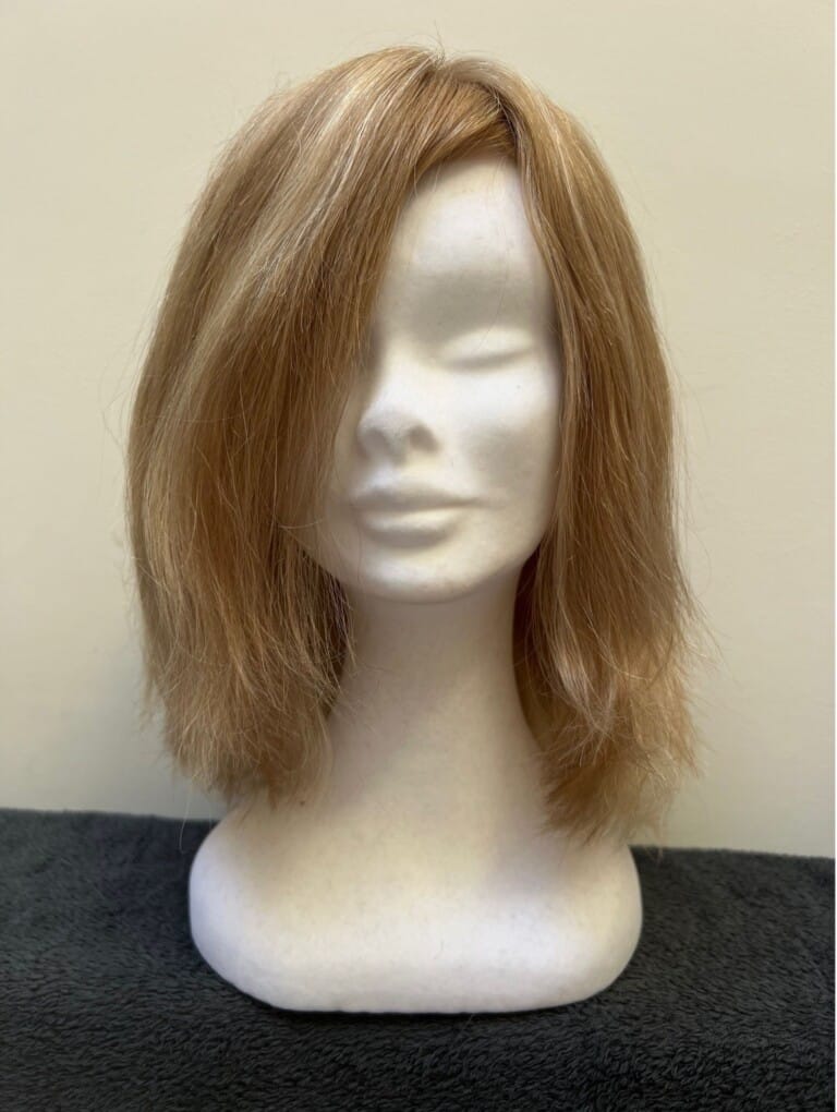 Blonde with a lace cap 225