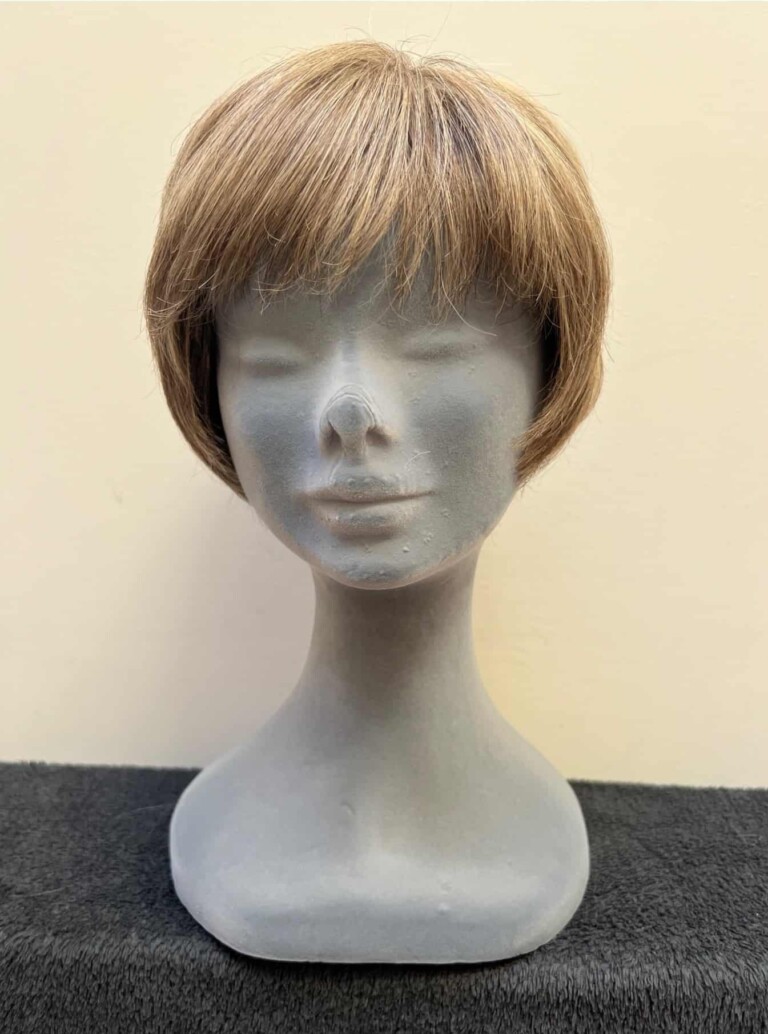 Blonde with a lace cap 202