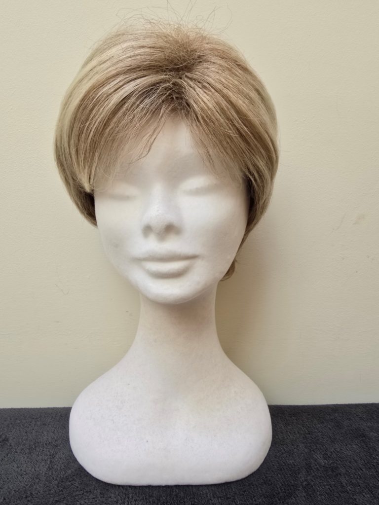 Blonde with a lace cap 303
