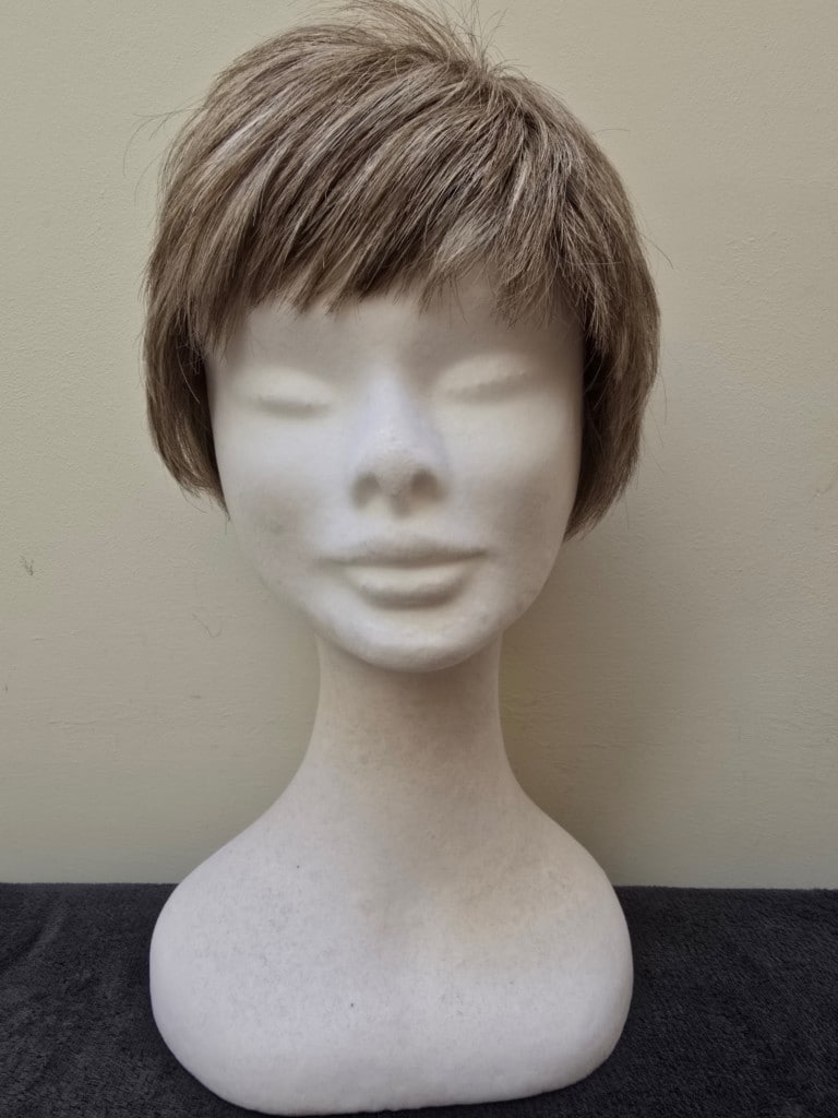 Brown with a lace cap 317