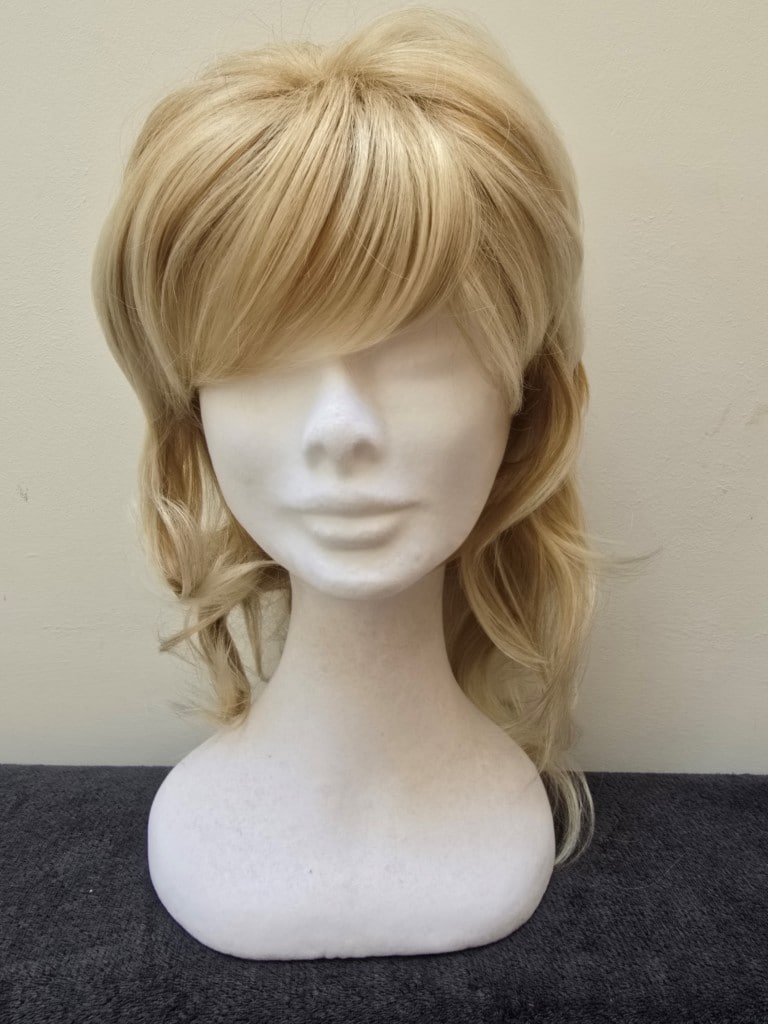 Blonde with a basic cap 327