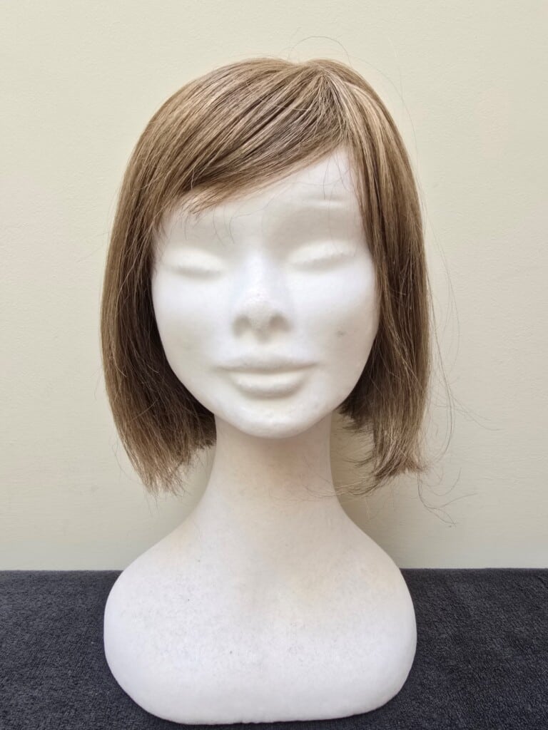 Blonde with a basic cap 356