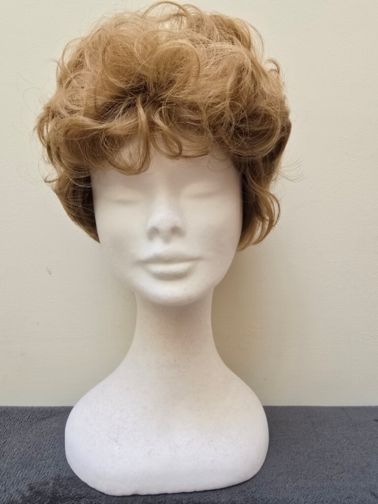 Blonde with a basic cap 364