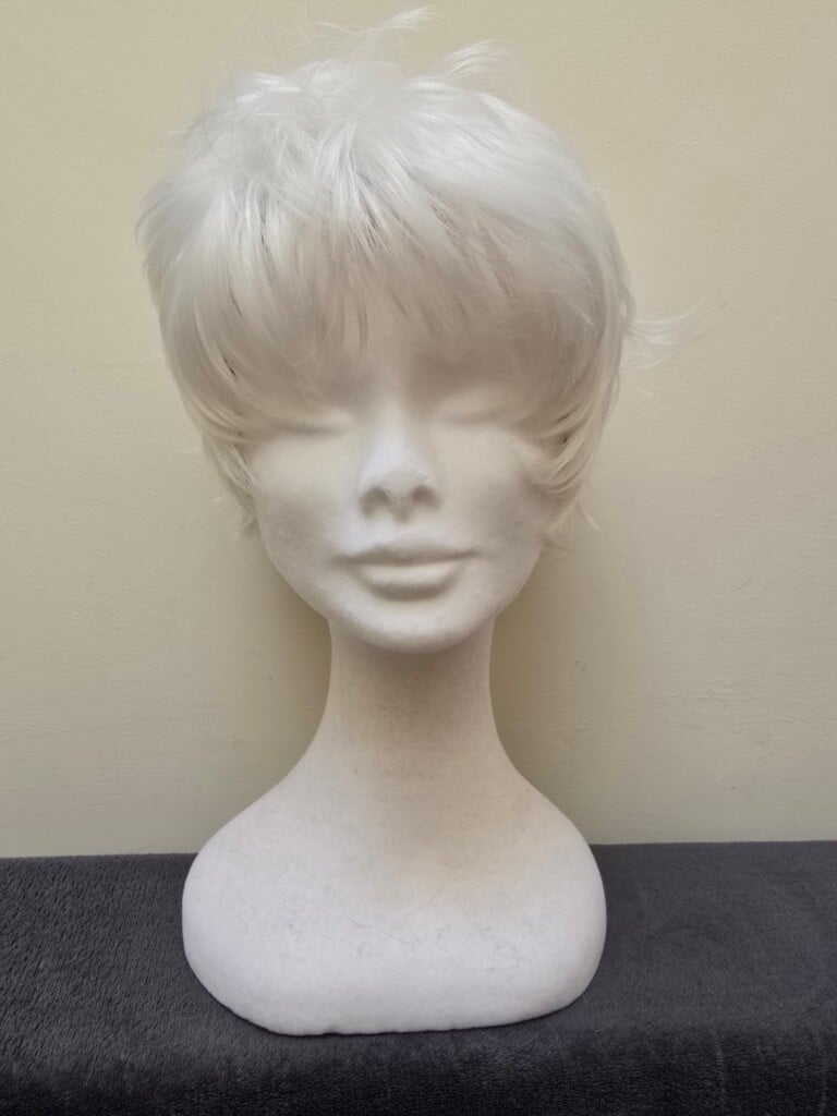 Grey with a lace cap 370