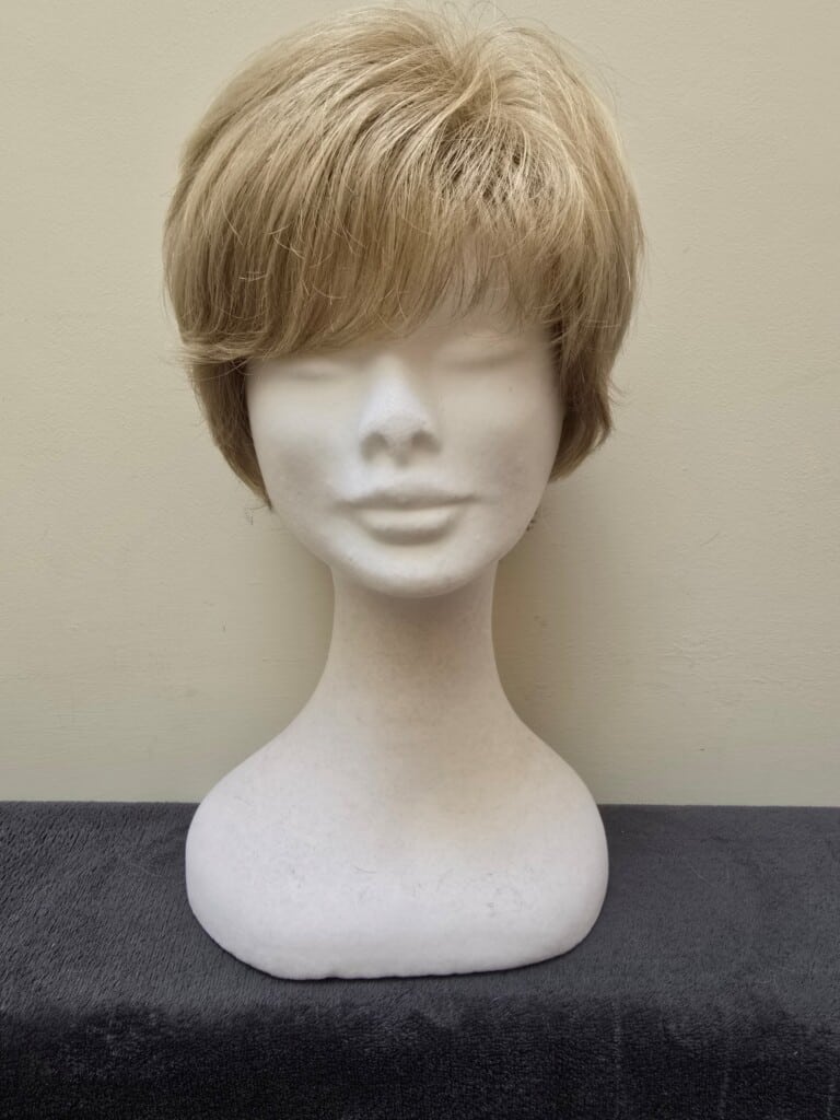 Grey with a lace cap 372