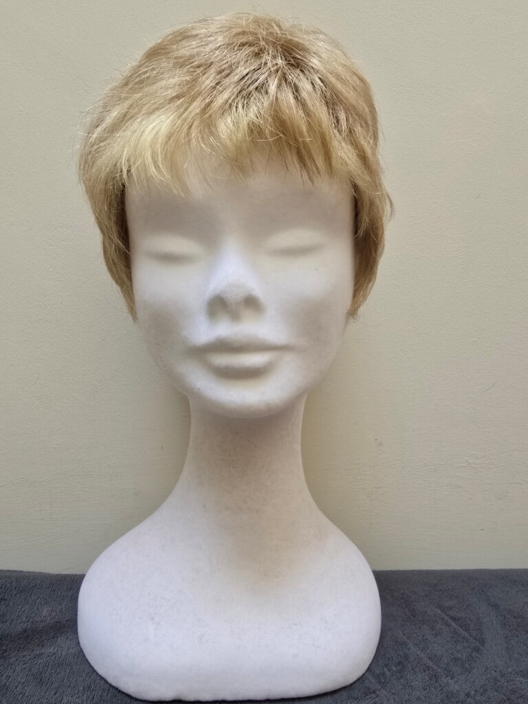 Blonde with a basic cap 385