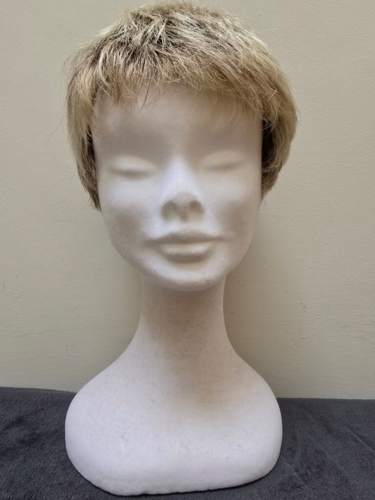 Blonde with a basic cap 389