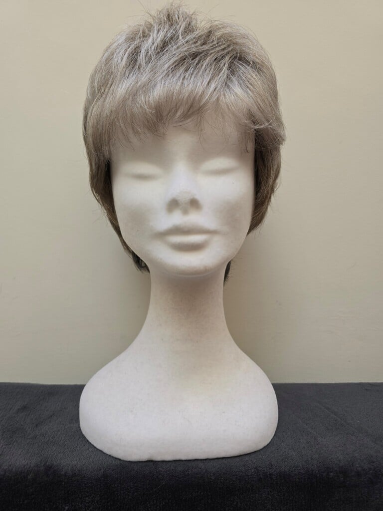 Blonde with a lace cap 394