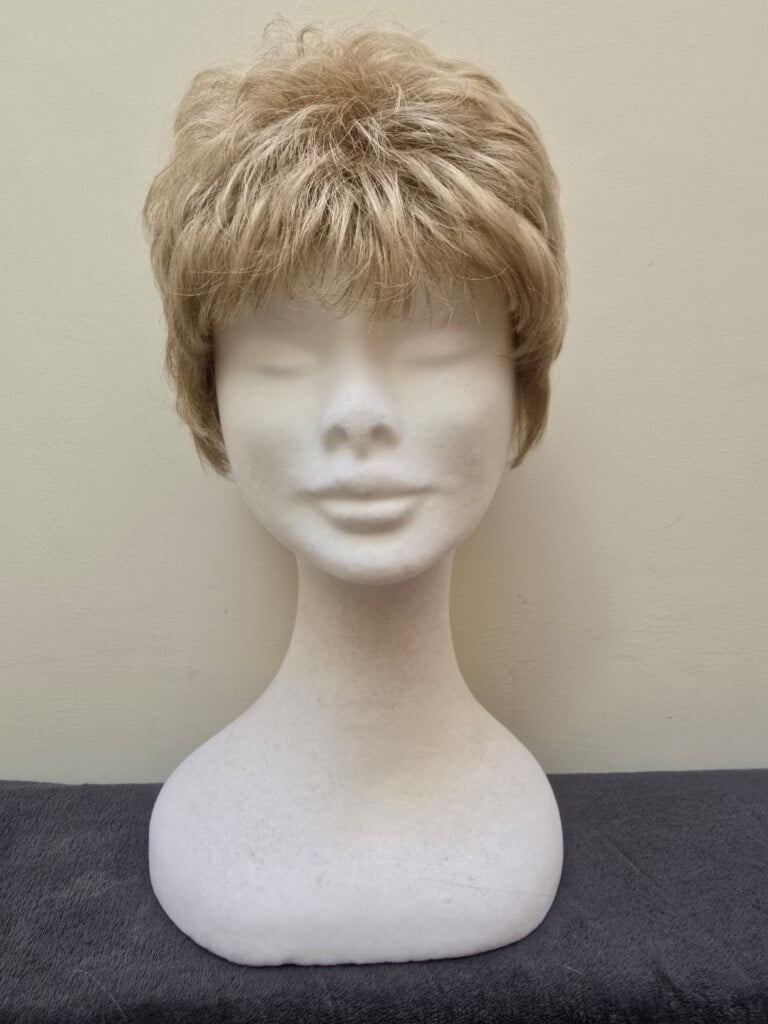 Blonde with a basic cap 400