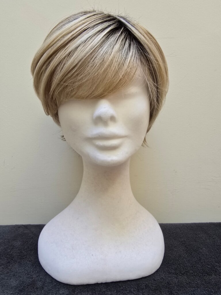 Blonde with a basic cap 403