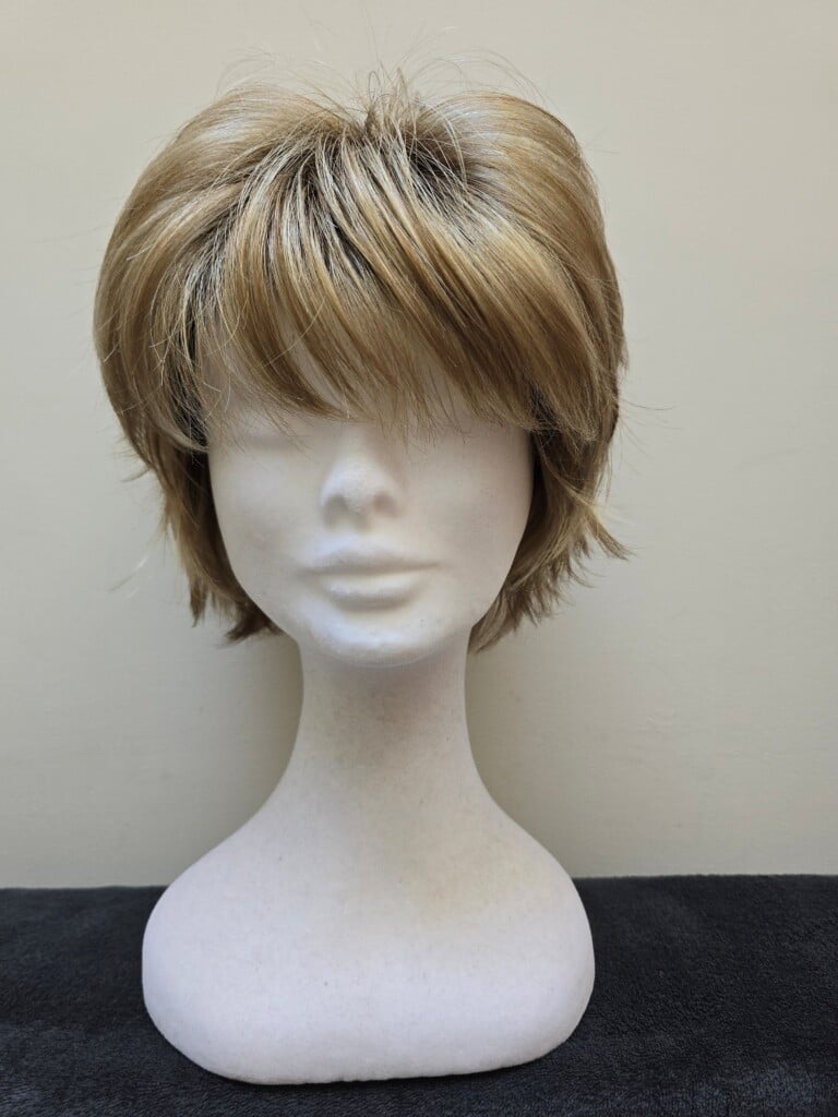 Blonde with a basic cap 404