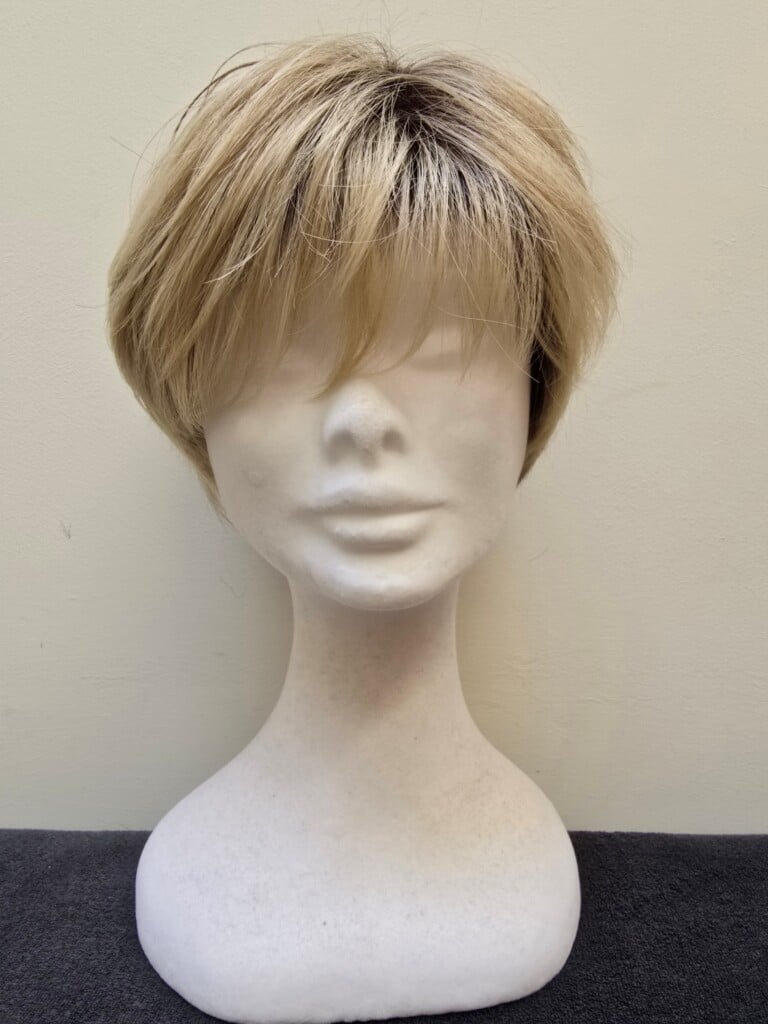 Blonde with a basic cap 407