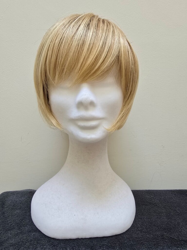 Blonde with a basic cap 415